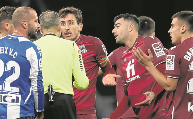 La norma 9.1 de IFAB no especifica que Mateu Lahoz acierte en anular el gol de Alexander Isak