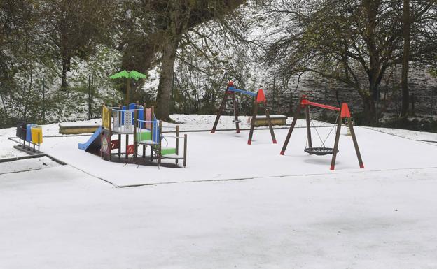 Los cauces de los ríos aguantan mientras el temporal cubre de nieve el interior de Gipuzkoa