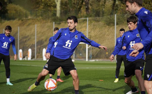 Imanol Alguacil reserva a Igor Zubeldia y convoca a Nais Djouahra y Jon Ander Olasagasti