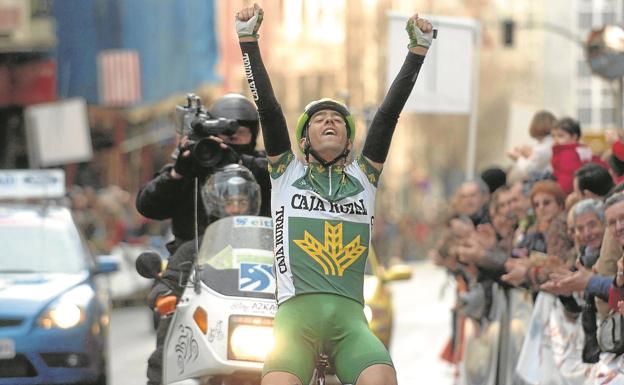 Mikel Nieve quiere abrir la puerta de la Vuelta al Caja Rural