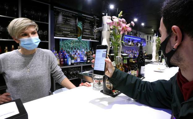 Euskadi quiere implantar el pase covid el fin de semana y Urkullu convoca el LABI para el viernes