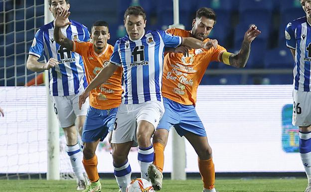 Jon Ander Olasagasti juega todo el partido ante el Panadería Pulido en su estreno