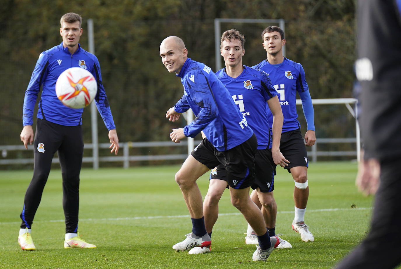 Igor Zubeldia y Jon Guridi se entrenan con el resto del grupo en Zubieta
