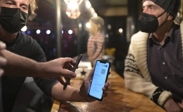 El Gobierno Vasco no obliga a los hosteleros a exigir el DNI a los clientes