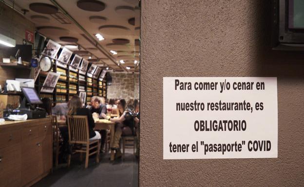 Los camareros podrán trabajar en Euskadi sin estar vacunados
