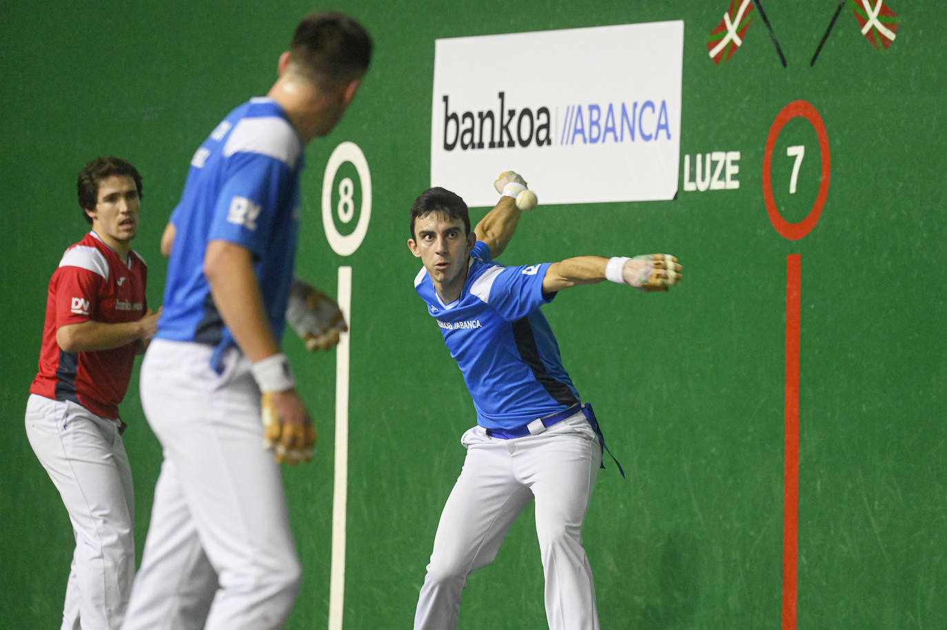Semifinal con nueve chapas y el cañón de Ugartemendia