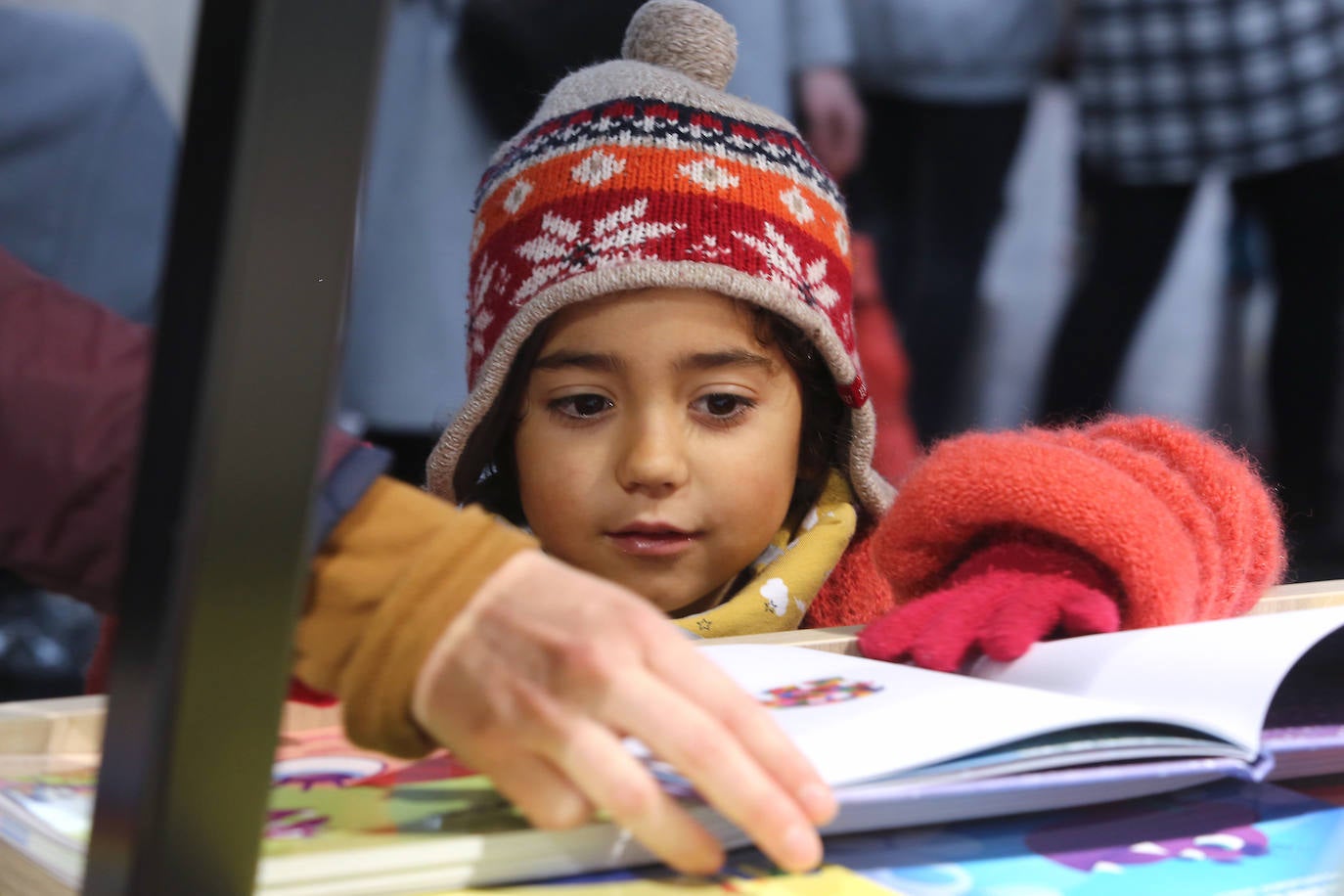 Txartelak agortu dira aurrez aurreko Azokaren bigarren egunerako