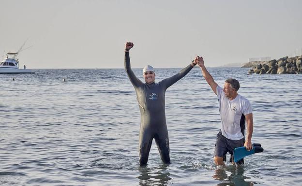 3.600 brazadas a favor de la ELA