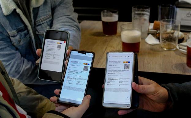 Primeros días del pase Covid sin graves incidencias y con algún cliente rebelde