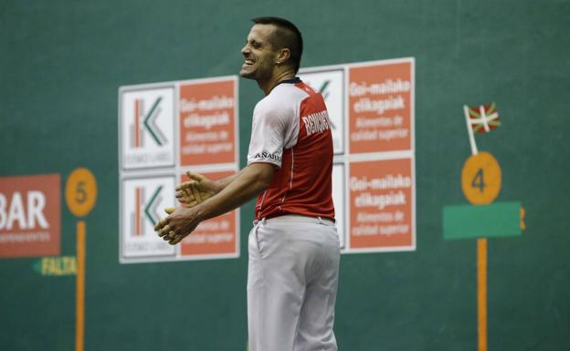 Oinatz Bengoetxea deja la pelota a nivel profesional