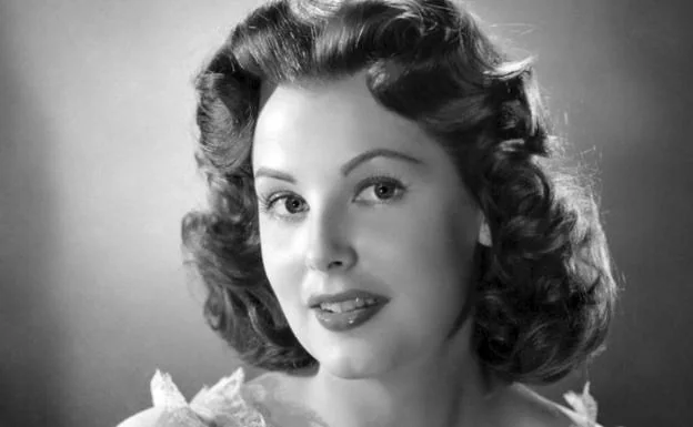 Arlene Dahl, icono del glamour en los 50, empresaria y astróloga