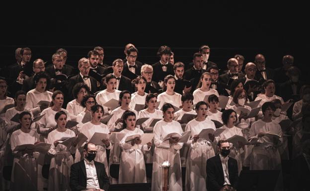 Una prueba de antígenos y a cantar sin mascarilla: así fue el concierto del Orfeón en París