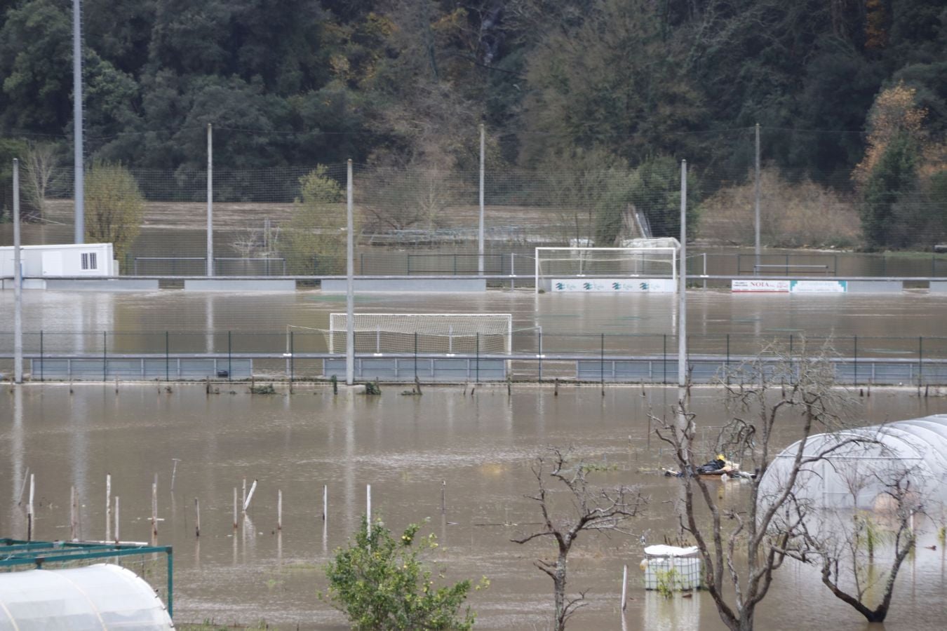Inundaciones en Deba por la crecida del río