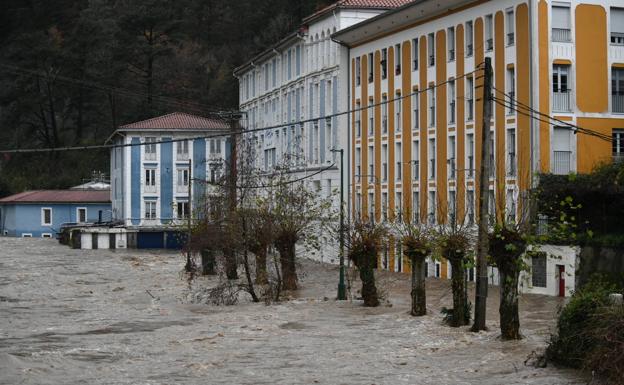 La cuenca del río Urumea se mantiene en nivel de alerta roja