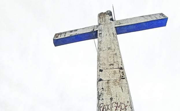 Una rotaflex contra la cruz de Buruntza