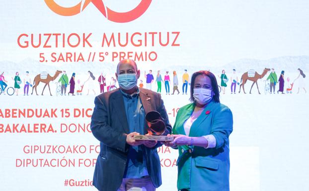 La delegación saharaui en Euskadi, premio Guztiok Mugituz de la Diputación Foral de Gipuzkoa