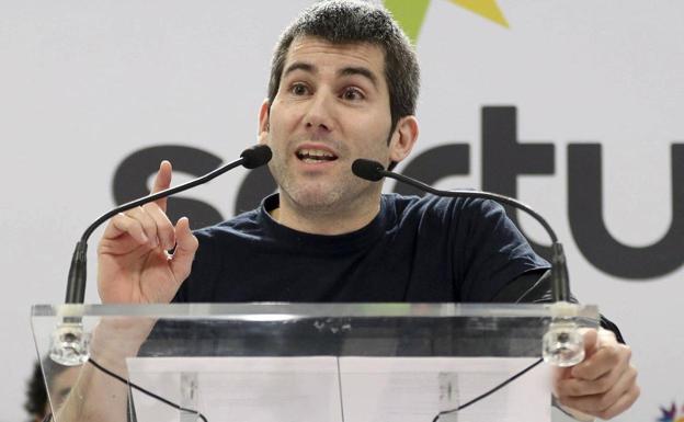 Sortu pacta la retirada de un centenar de enmiendas parciales a su ponencia política