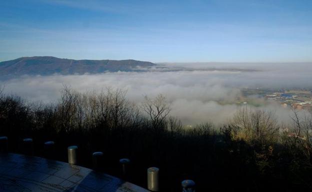 Gipuzkoa amanece bajo la niebla y retrasa el primer vuelo a Hondarribia