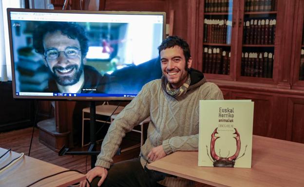 Ezezaguna dugun ingurua beste begi batzuekin begiratzeko liburua