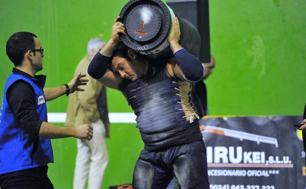 Jokin Eizmendik laugarren harri handien txapela nahi du