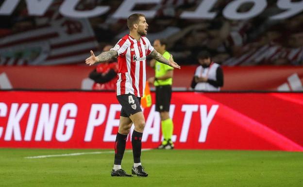 Iñigo Martínez y Unai Simón, positivos por Covid-19