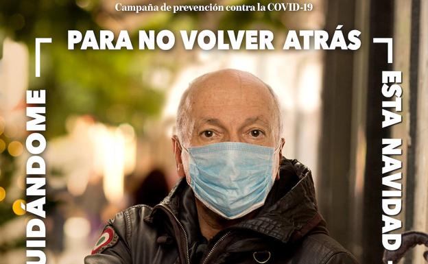 Con la mascarilla al revés, en una campaña de prevención contra el coronavirus del Gobierno Vasco