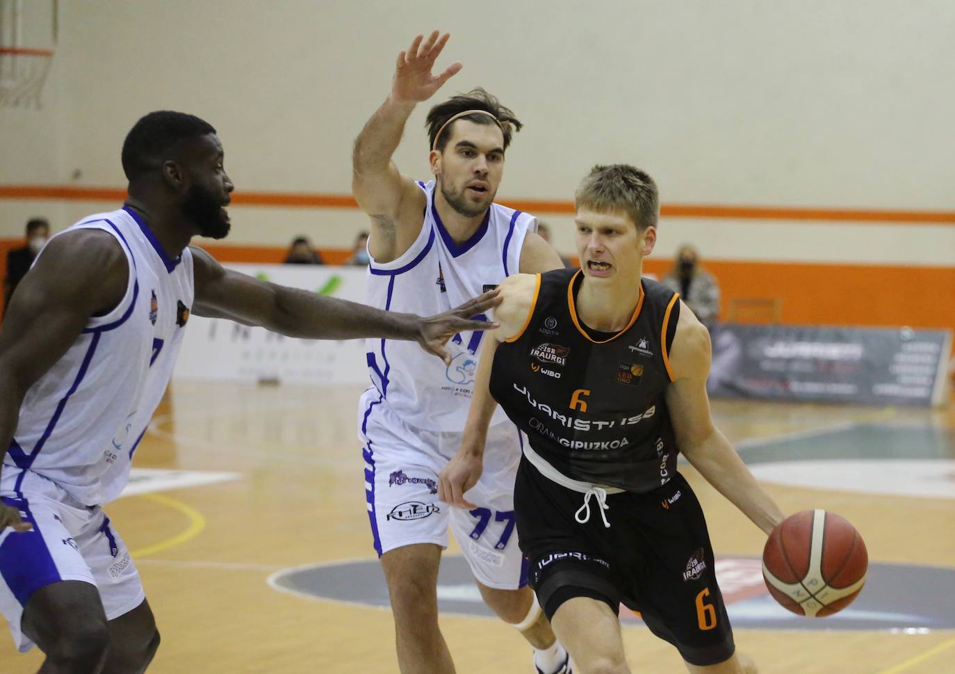 Difícil salida del Juaristi Iraurgi, que podría ir a Granada en un minibus de las bajas que tiene