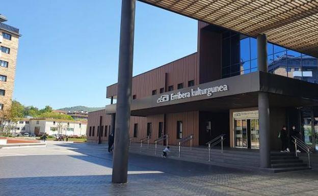 Emakunderen '30 emakume ahaztezin' erakusketa Astigarragara heldu da