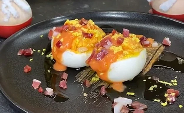 Huevos rellenos de salmorejo y jamón