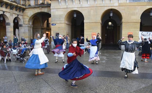 Santo Tomas en Donostia: Sin puestos pero con txistorra y gran ambiente