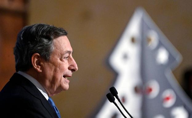 Draghi se define «un abuelo al servicio de las instituciones»