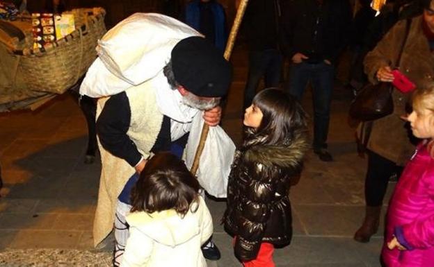 Olentzero y Mari Domingi regresan hoy a las calles de Elgeta para recoger las peticiones