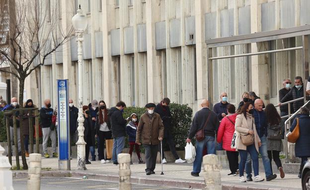 Más de 8.000 guipuzcoanos pasan la Navidad aislados por esta ola de contagios sin control