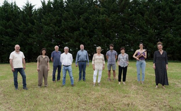 Oskarbi eleva de nuevo la voz del cancionero vasco con su duodécimo disco 'Kantua zuei'