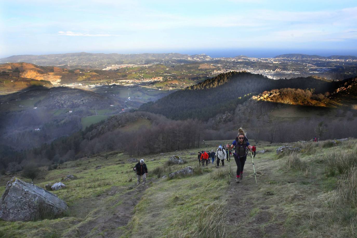 La sana costumbre de despedir y recibir el año en las cimas