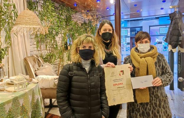 Aizterri, Ostadar e Hizki, ganadores del concurso de escaparates