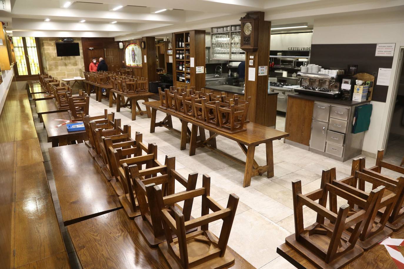 Las sociedades y locales juveniles también deben cerrar sus puertas a la 1