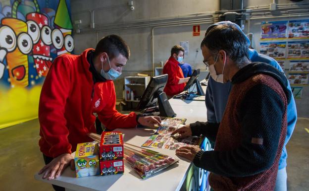 Las bajas covid merman las plantillas de servicios como bomberos y policías