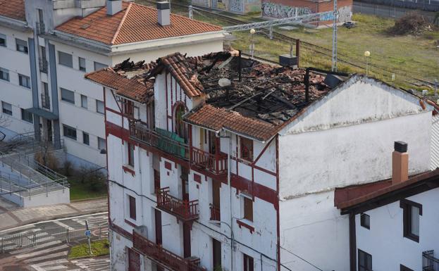 Sorprenden 'in fraganti' a dos jóvenes robando en el edificio incendiado el día 24 en Hernani