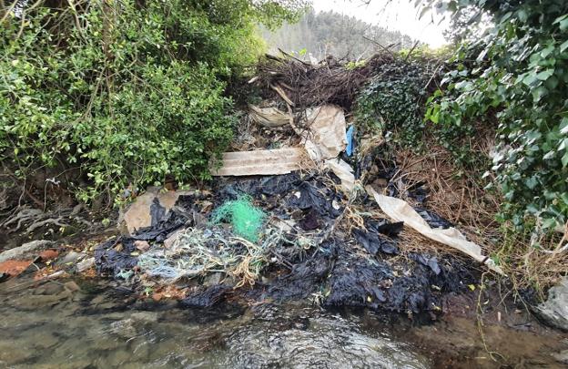 El año finaliza con otra denuncia de Eguzki por vertidos al río Urola