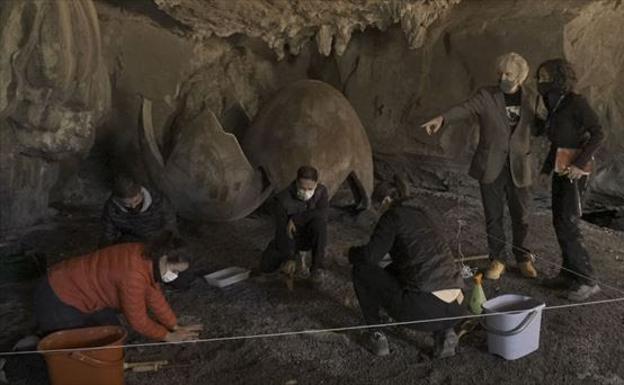 Irudia aldatu du ETBk 40. urtebetetzean, txantxangorriari agur esanda