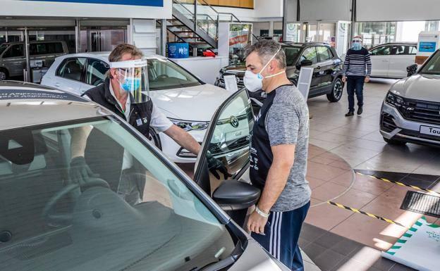 La falta de microchips y el Covid desplomaron la venta de coches en Gipuzkoa el año pasado