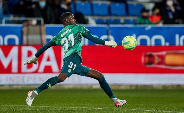 Jesús Owono, el portero donostiarra que debutó ayer con el Alavés: «Estaba cachondo en el calentamiento»