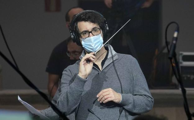 'Ura bere bidean', euskal kanta eta kantari ezagunenak elkartu zituen ekimena