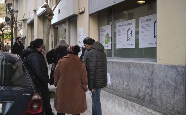 «Llevo dos años desempleada, la cosa está difícil»