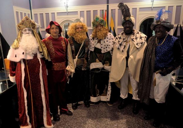 Melchor, Gaspar, Baltasar y su séquito recorrerán hoy las calles de Zumarraga