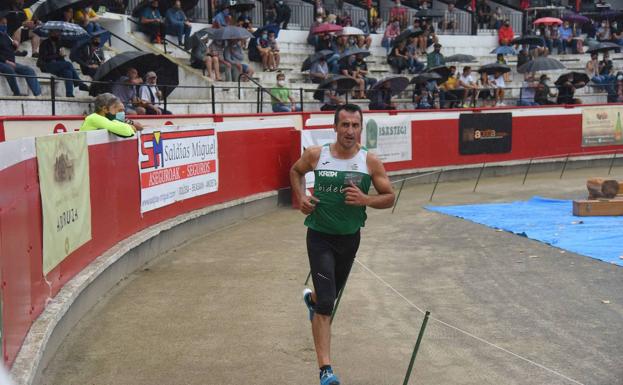 Lehenengo Euskal Duatloia gaur Azpeitiko zezen plazan