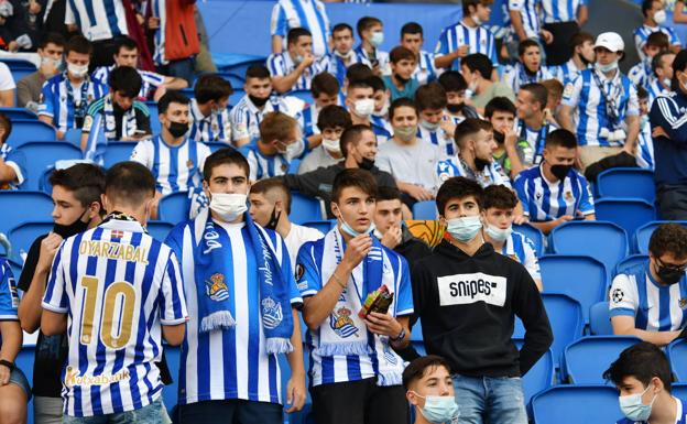 La Real Sociedad recuerda que no se puede consumir ni beber en el asiento
