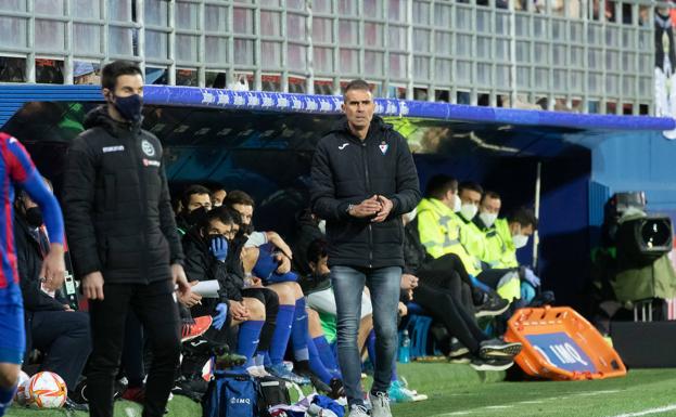 Gaizka Garitano: «Si no se ve a un buen Eibar es difícil ganar en Oviedo»