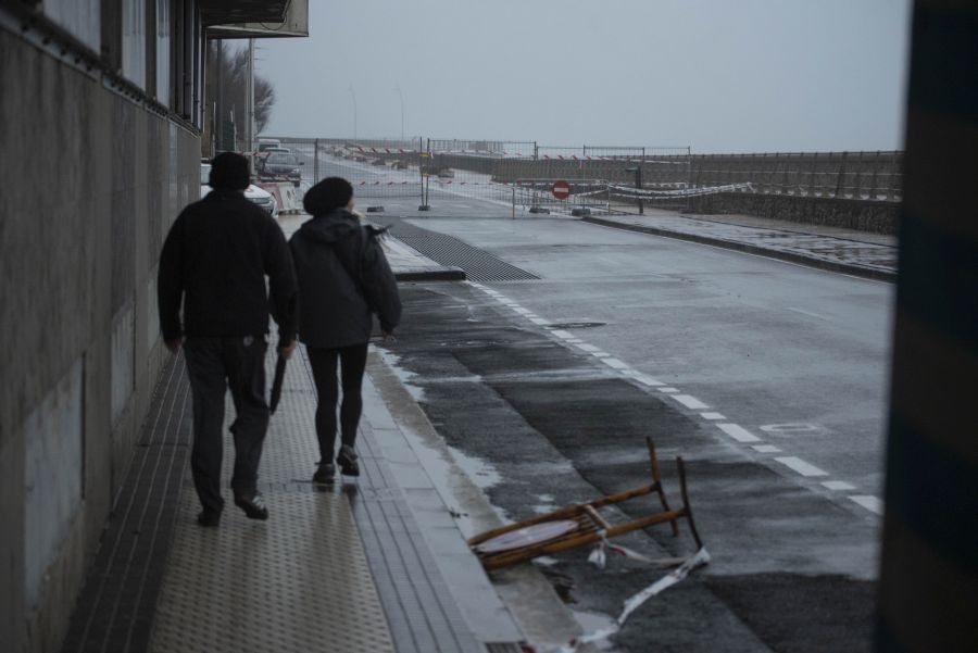 El primer temporal de olas del año azota la costa guipuzcoana